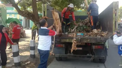 Cegah Saluran Tersumbat Saat Hujan, Grobogan Angkut Sampah di Avur Kuripan