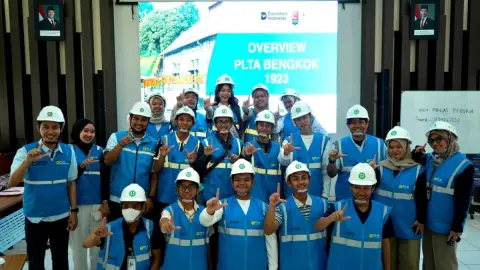 11 Pelajar Nusantara Belajar Energi Bersih di PLTA Bengkok Bandung