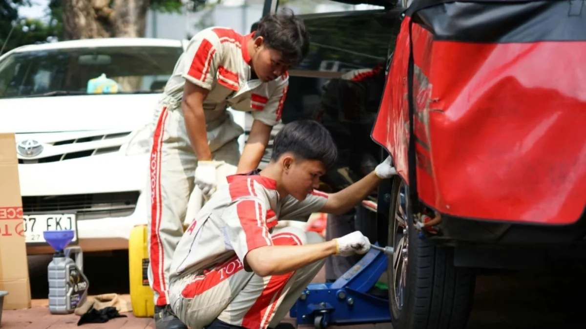 Kemensetneg Kenalkan Mobil dan Motor Listrik kepada Pegawai