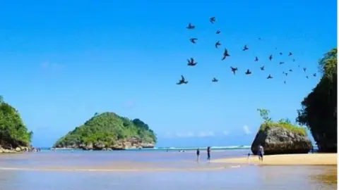 Clungup Beach, Malang Coastal Tourism with Strict Rules Regarding Waste