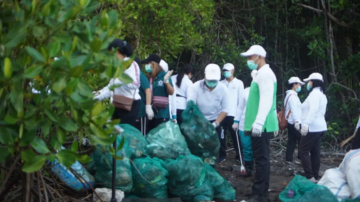 Sungai Watch and PKK Bali Clean Sidakarya Mangroves, Encourage Waste Reduction from Upstream