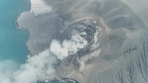 Erupsi 25 Jam Gunung Anak Krakatau Berakhir, Status Tetap Level III Siaga
