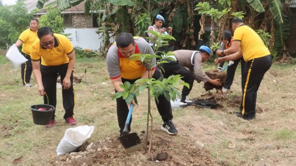Polresta Serang Kota Dorong Lahan Kosong Jadi Ruang Hijau lewat Penanaman Pohon