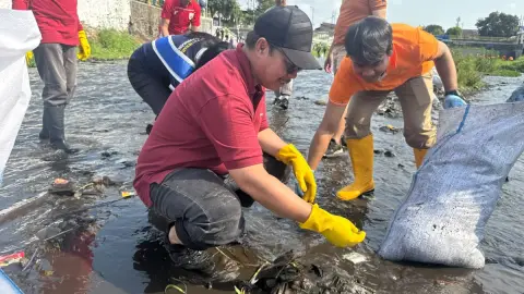 Hasto Turun Bersihkan Sungai Code: Jaga Sungai Tak Cukup dengan Imbauan