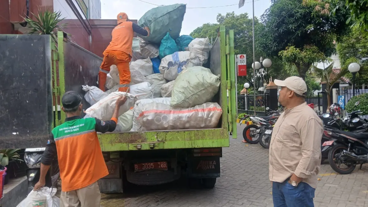 South Tanjung Duren Residents Collect 376.5 Kg of Segregated Waste Through Waste Bank