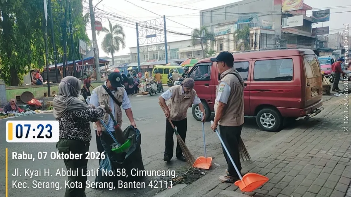 DLHK Banten Holds Clean Wednesday at Rau Market, Encouraging the Habit of Not Littering