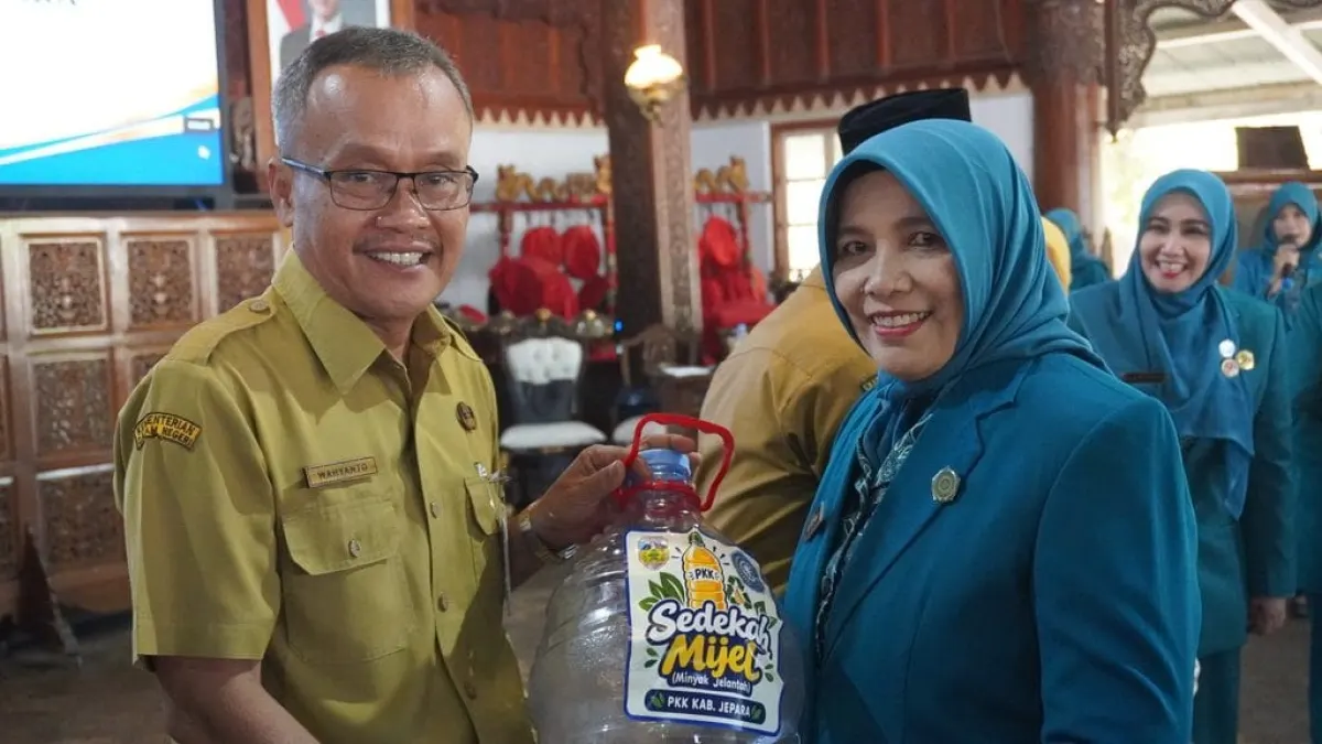 Don't throw it away, PKK Jepara invites residents to donate used cooking oil