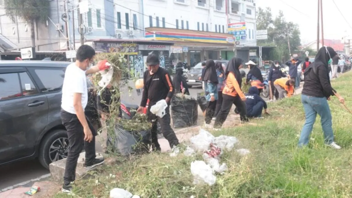 Mamuju Regency Government Holds Trash Cleanup Actions Twice a Week, Targeting Offices and Public Facilities