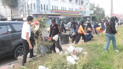 Pemkab Mamuju Gelar Aksi Bersih Sampah Dua Kali Sepekan, Sasar Kantor dan Fasilitas Umum