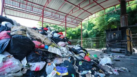 West Java Deploys 25,000 Students, Targets Greater Bandung Waste to Reduce by 1,000 Tons a Day
