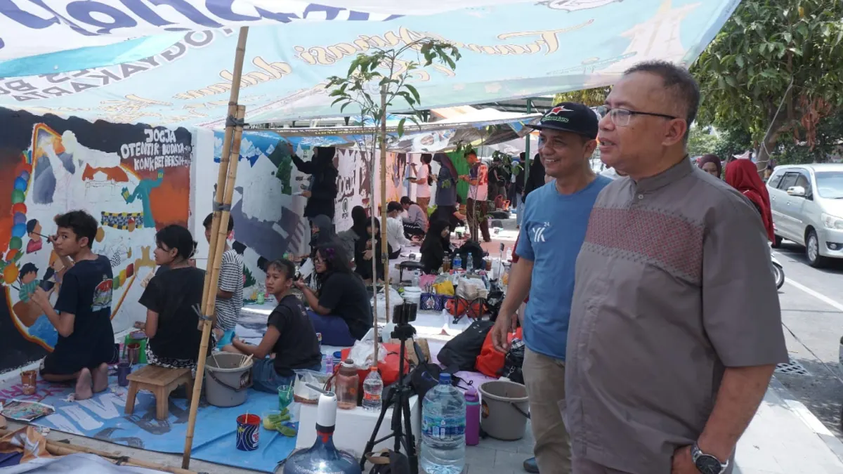 74 Tim Pelajar Yogyakarta Kampanyekan Lingkungan Bersih lewat Mural