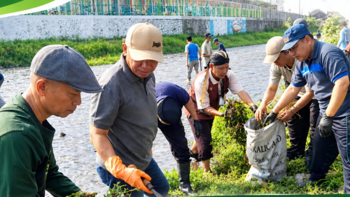 Sambut Hari Santri 2026, Kemenag dan Pemkot Yogyakarta Bersihkan Kali Code
