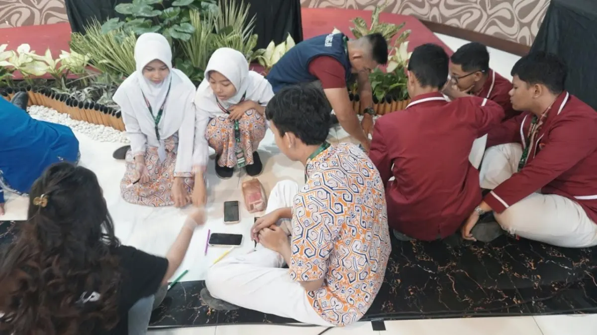 Facing Rob Flood, 30 Students Join Pekalongan Climate School
