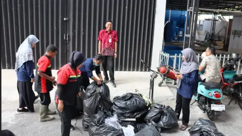 Tjokronegoro Purworejo Regional Hospital Holds Clean Action, Waste is Collected and Weighed